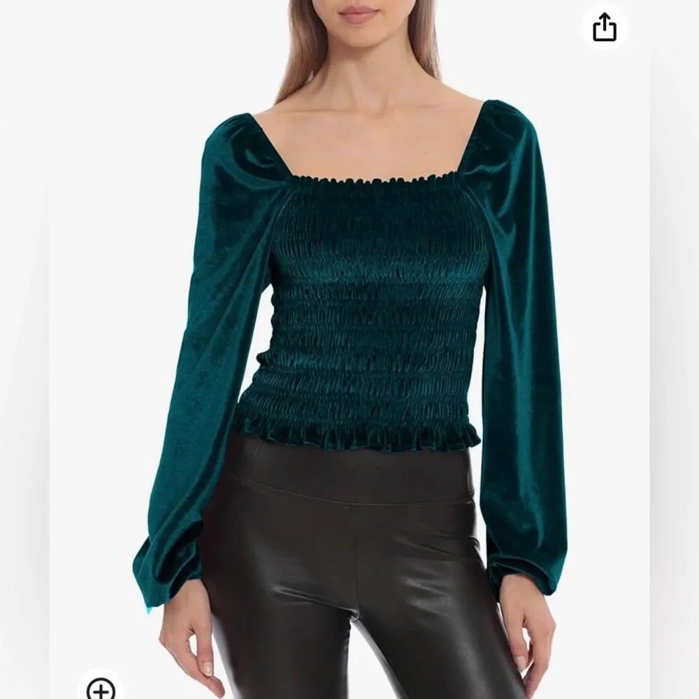 Laundry by Shelli | 2 Piece Velvet Set - Picture 3 of 6